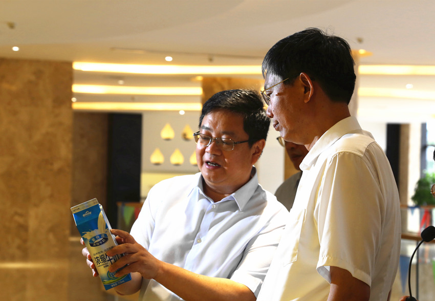 廣西壯族自治區人民政府副主席、黨組成員費志榮蒞臨皇氏集團參觀(guān)調研