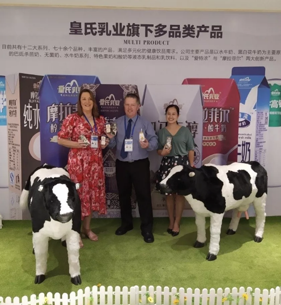 中澳友誼之花綻光彩，熱烈歡迎澳大利亞友城代表團到皇氏集團參觀(guān)考察