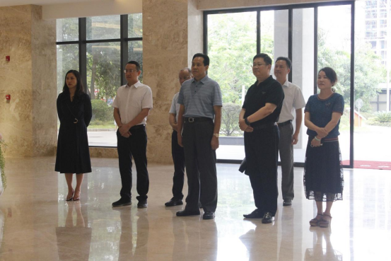 自治區政協(xié)副主席、黨組副書(shū)記黃世勇一行蒞臨皇氏集團調研指導