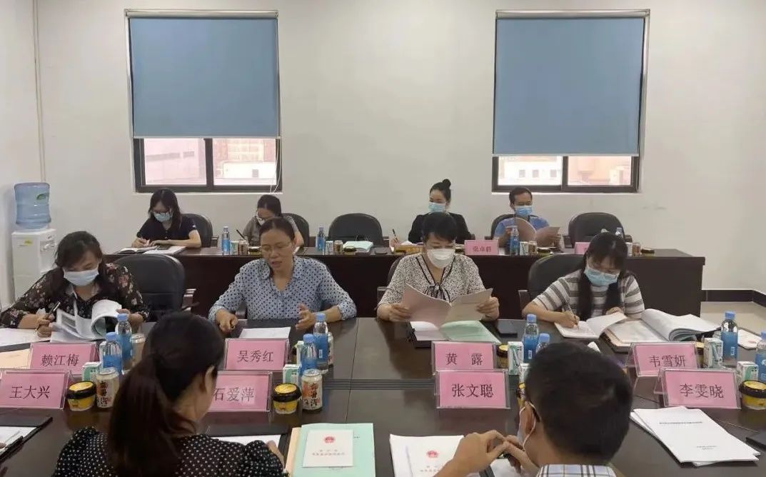 南寧市民族宗教事務(wù)委員會(huì )黨組書(shū)記、主任吳秀紅到皇氏乳業(yè)調研民族團結創(chuàng  )建工作