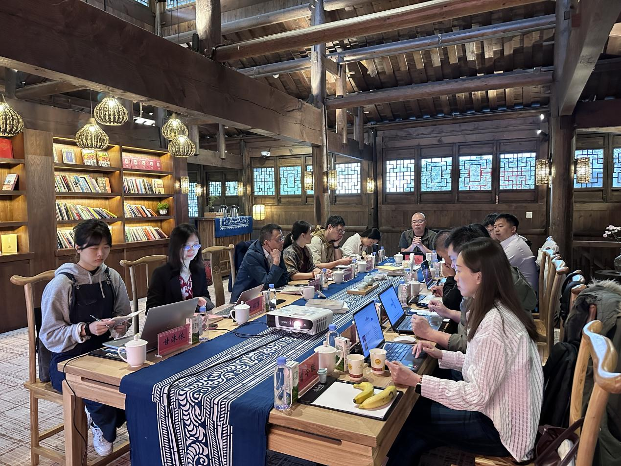 審視、轉變、闊步未來(lái)丨皇氏乳業(yè)集團召開(kāi)“優(yōu)化西南市場(chǎng)調整存量投資，加重華東市場(chǎng)打造增長(cháng)動(dòng)能”專(zhuān)題戰略研討會(huì )