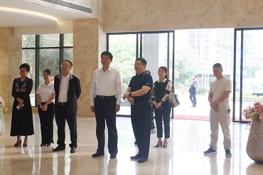 2022年11月10日，自治區政協(xié)副主席、黨組成員費志榮蒞臨皇氏集團黨支部