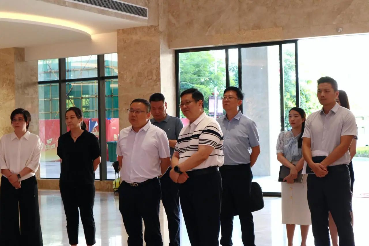 平安銀行南寧分行黨委書(shū)記、行長(cháng)陳亮蒞臨皇氏集團調研指導